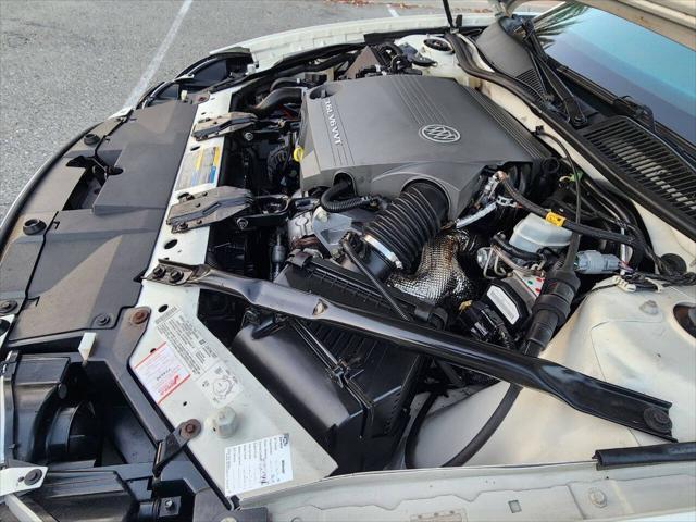 Photo of 2005 White Opal Buick LaCrosse