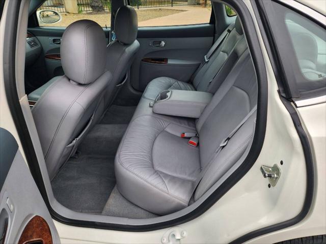 Photo of 2005 White Opal Buick LaCrosse