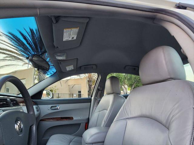 Photo of 2005 White Opal Buick LaCrosse