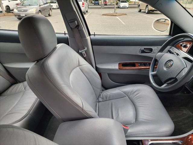 Photo of 2005 White Opal Buick LaCrosse