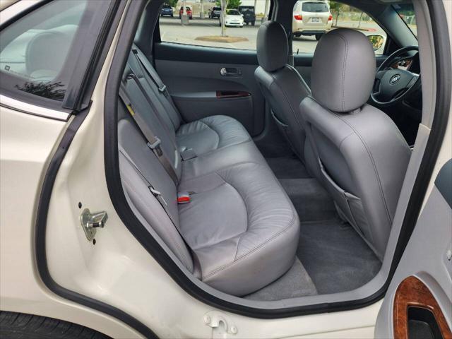Photo of 2005 White Opal Buick LaCrosse