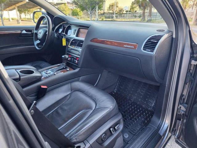 Photo of 2012 Gray Audi Q7