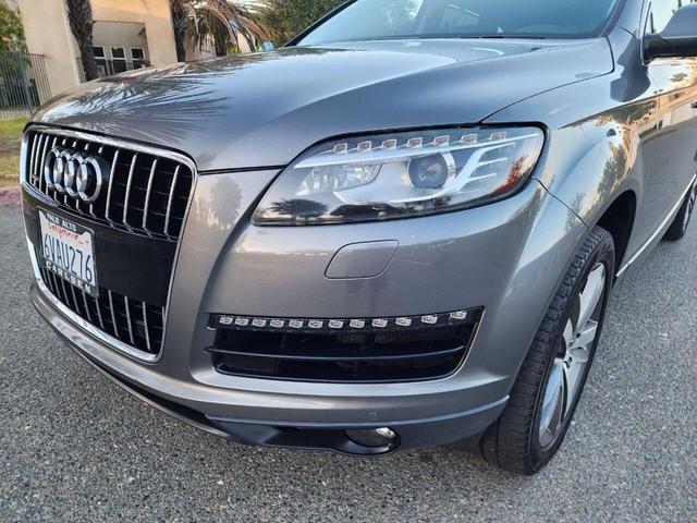 Photo of 2012 Gray Audi Q7