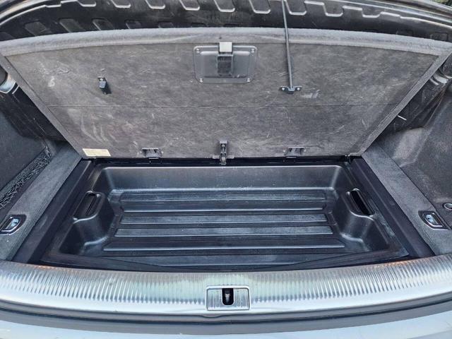 Photo of 2012 Gray Audi Q7
