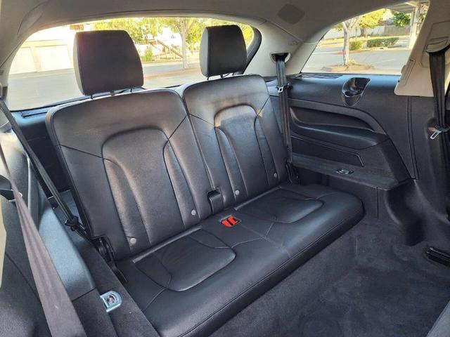 Photo of 2012 Gray Audi Q7