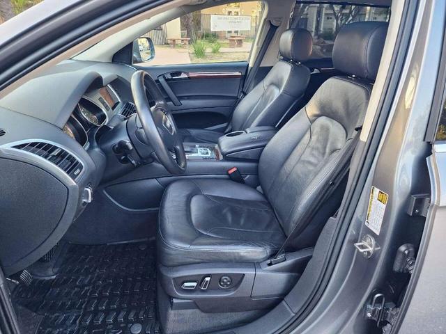 Photo of 2012 Gray Audi Q7