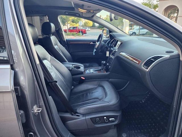 Photo of 2012 Gray Audi Q7