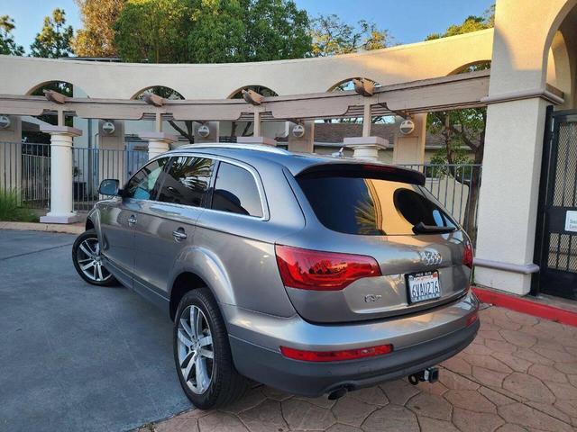 Photo of 2012 Gray Audi Q7
