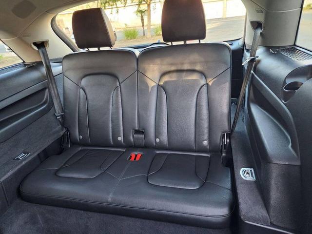 Photo of 2012 Gray Audi Q7