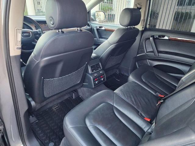 Photo of 2012 Gray Audi Q7