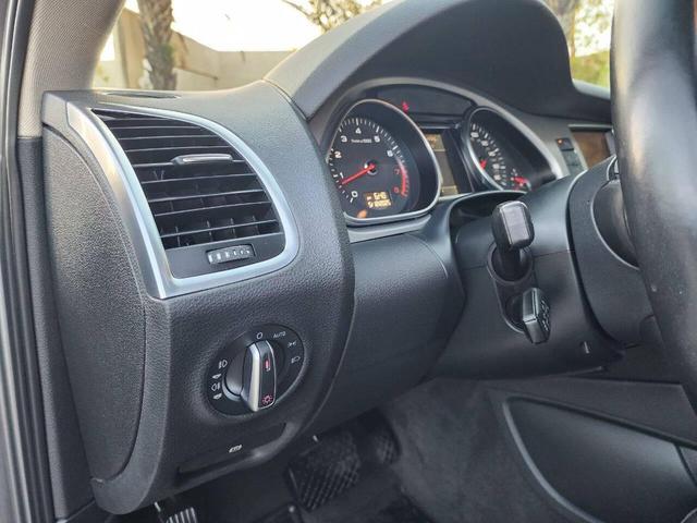 Photo of 2012 Gray Audi Q7
