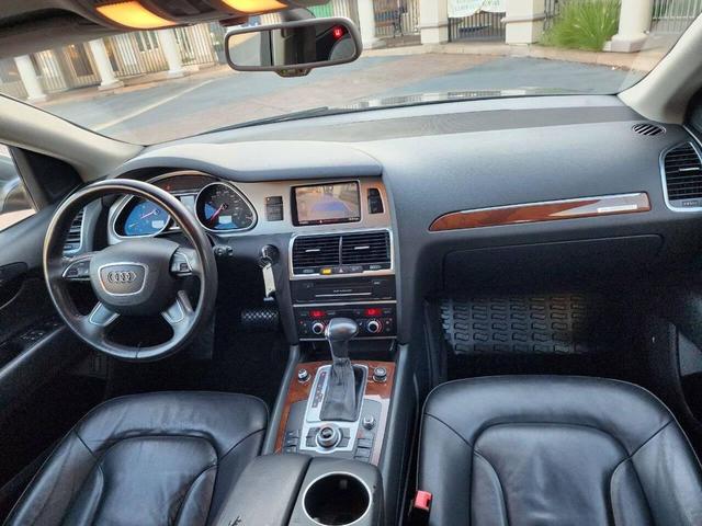 Photo of 2012 Gray Audi Q7