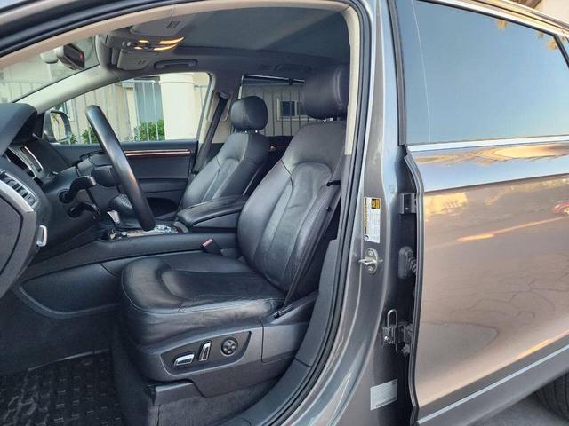 Photo of 2012 Gray Audi Q7