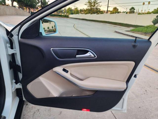 Photo of 2016 Cirrus White Mercedes-Benz GLA-Class