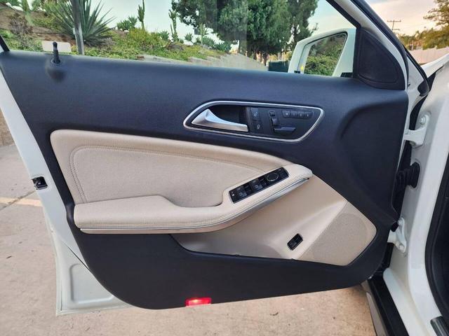 Photo of 2016 Cirrus White Mercedes-Benz GLA-Class