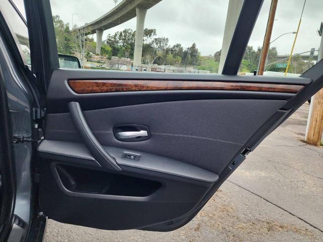Photo of 2010 Gray BMW 535