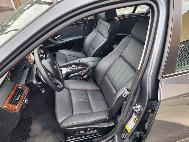 Photo of 2010 Gray BMW 535