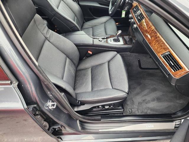 Photo of 2010 Gray BMW 535
