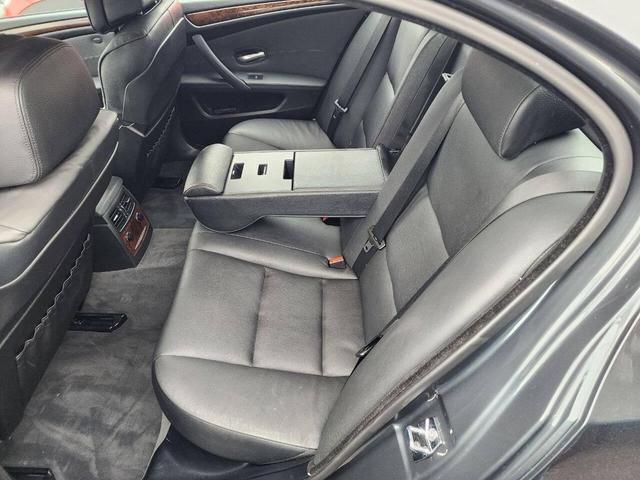 Photo of 2010 Gray BMW 535