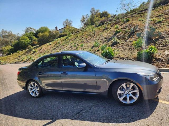 Photo of 2010 Gray BMW 535