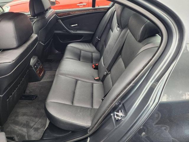Photo of 2010 Gray BMW 535
