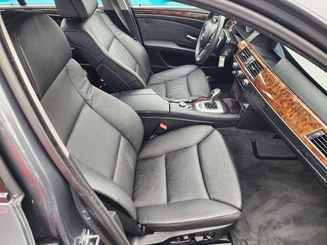 Photo of 2010 Gray BMW 535