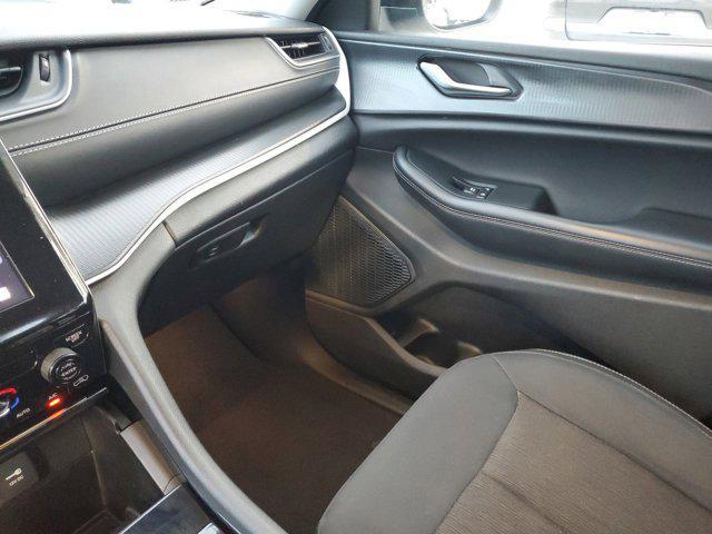 Photo of 2023 Bright White Clearcoat Jeep Grand Cherokee L