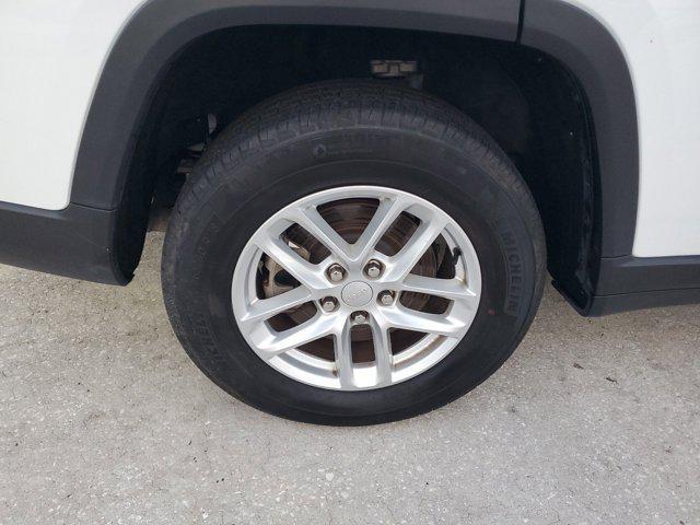 Photo of 2023 Bright White Clearcoat Jeep Grand Cherokee L