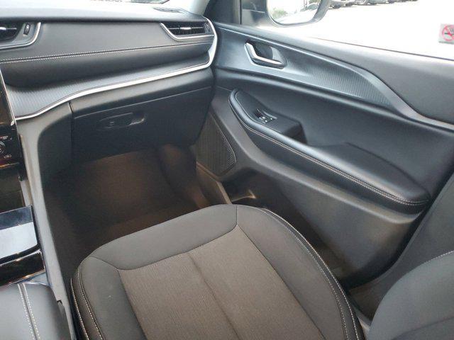 Photo of 2023 Bright White Clearcoat Jeep Grand Cherokee L