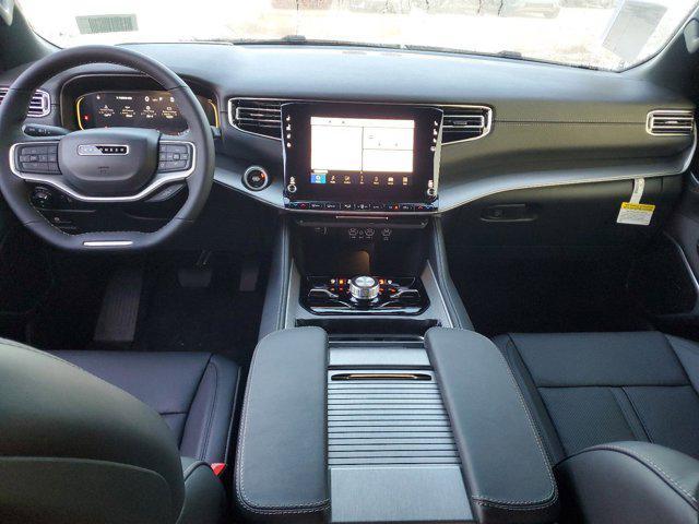 Photo of 2025 Diamond Black Crystal Pearlcoat Jeep Wagoneer L