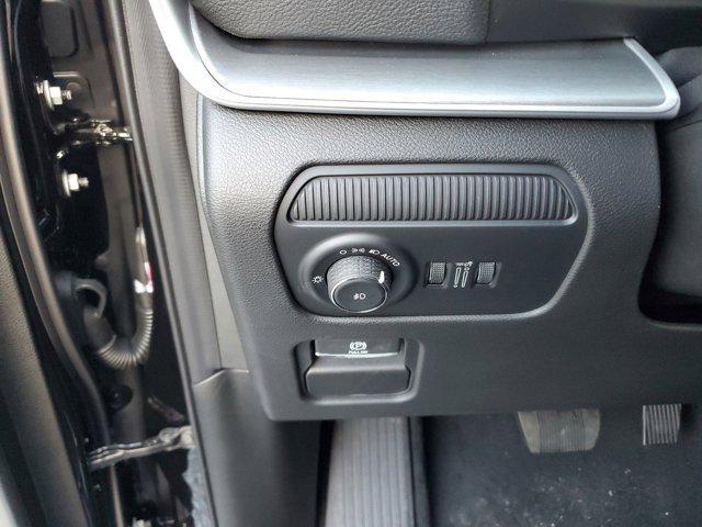 Photo of 2025 Diamond Black Crystal Pearlcoat Jeep Wagoneer L