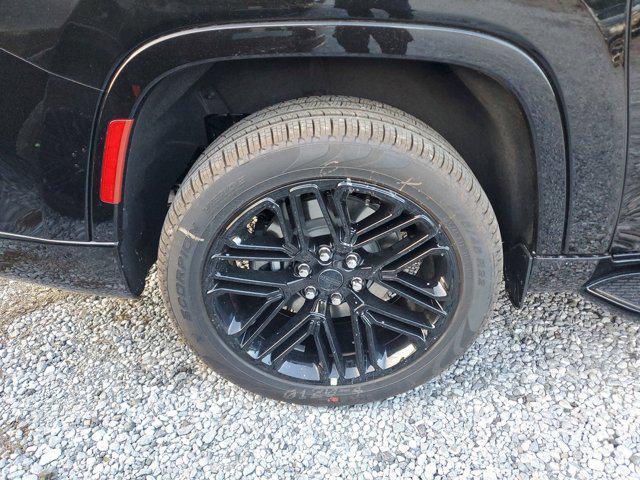 Photo of 2025 Diamond Black Crystal Pearlcoat Jeep Wagoneer L
