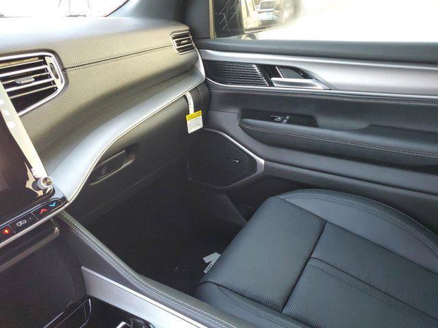 Photo of 2025 Diamond Black Crystal Pearlcoat Jeep Wagoneer L