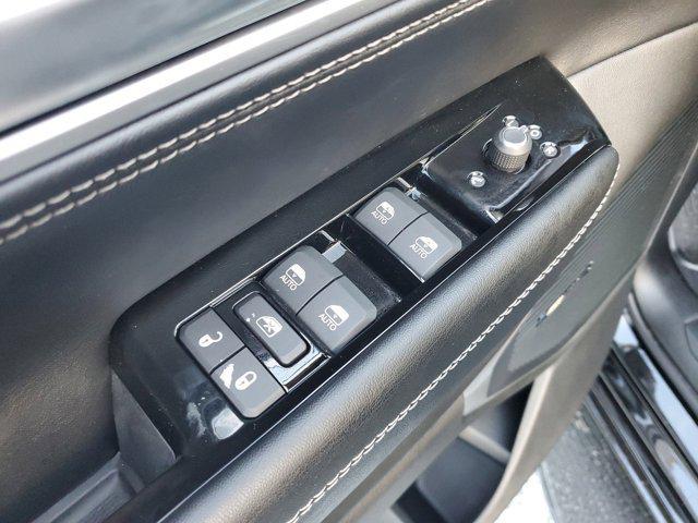 Photo of 2025 Diamond Black Crystal Pearlcoat Jeep Wagoneer L