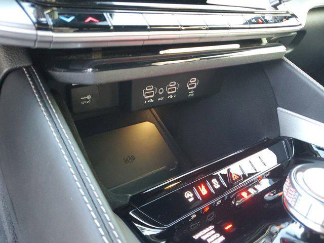 Photo of 2025 Diamond Black Crystal Pearlcoat Jeep Wagoneer L