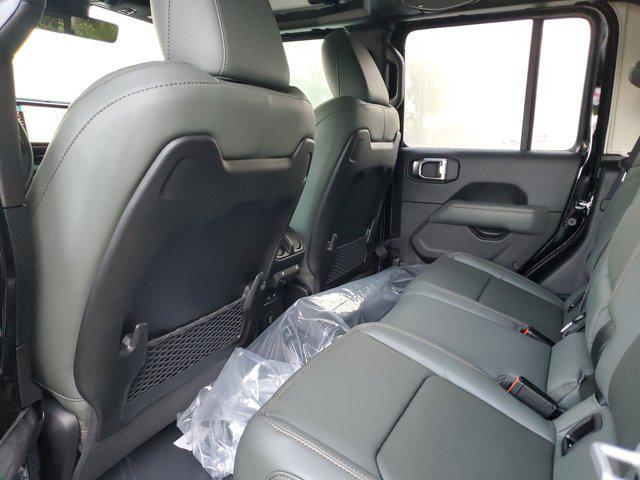 Photo of 2025 Black Clearcoat Jeep Gladiator