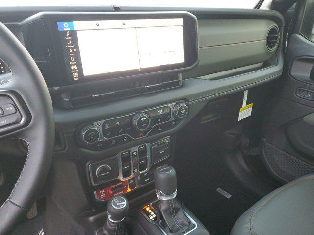 Photo of 2025 Black Clearcoat Jeep Gladiator