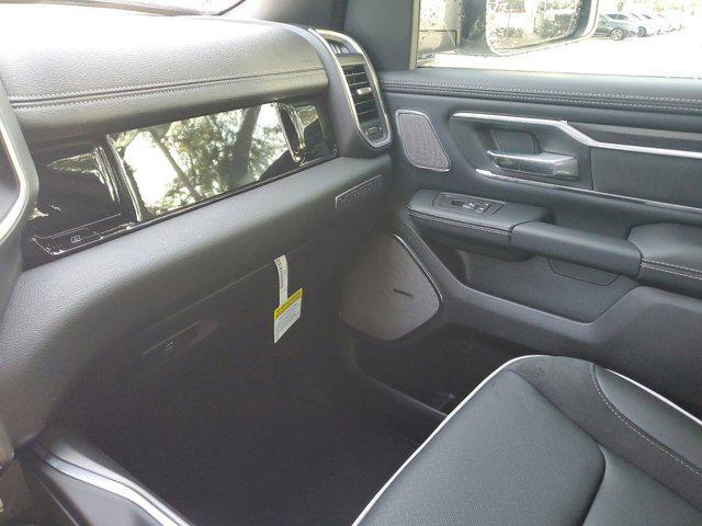 Photo of 2025 Granite Crystal Metallic Clearcoat RAM 1500