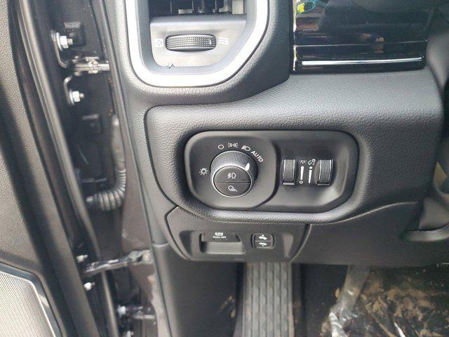 Photo of 2025 Granite Crystal Metallic Clearcoat RAM 1500