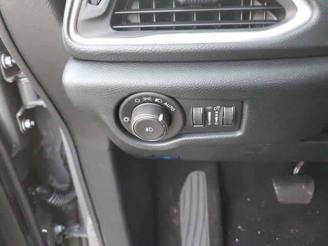 Photo of 2025 Ceramic Gray Clearcoat Chrysler Pacifica