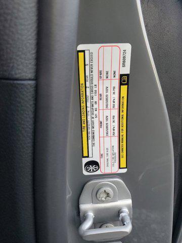 Photo of 2025 Ceramic Gray Clearcoat Chrysler Pacifica