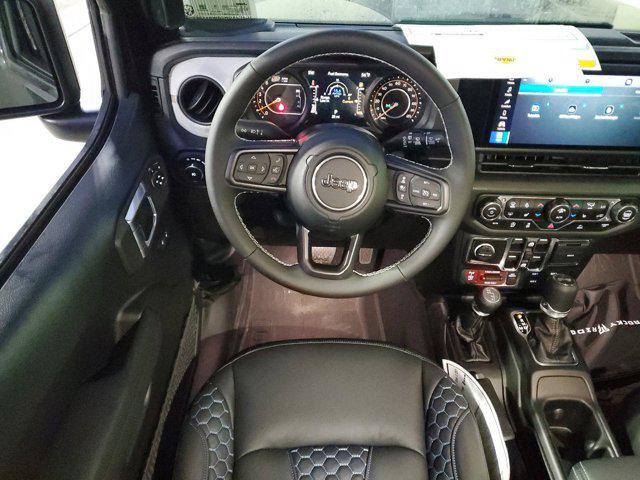 Photo of 2025 Black Clearcoat Jeep Wrangler