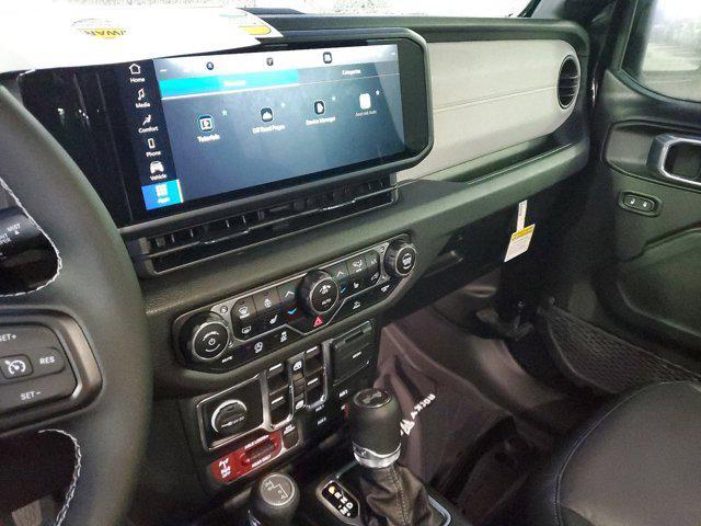Photo of 2025 Black Clearcoat Jeep Wrangler