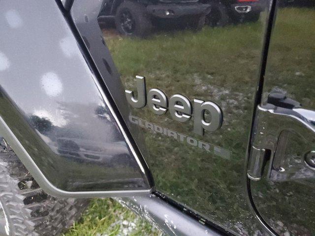 Photo of 2025 Black Clearcoat Jeep Gladiator