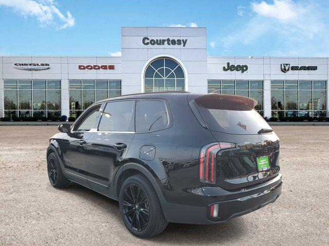 Photo of 2024 Ebony Black Kia Telluride