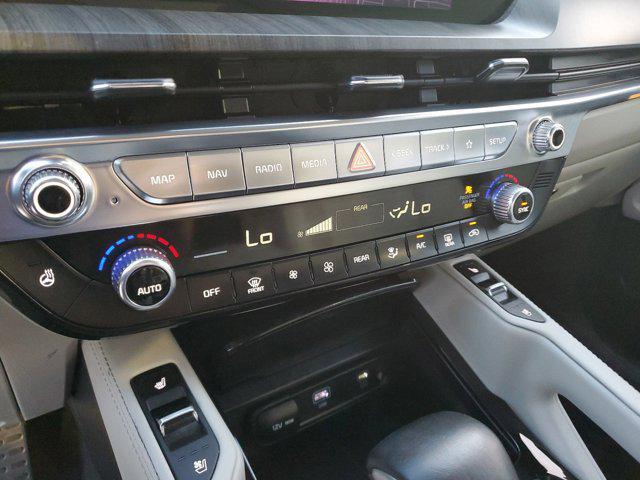 Photo of 2024 Ebony Black Kia Telluride