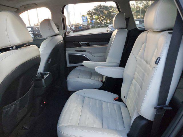 Photo of 2024 Ebony Black Kia Telluride