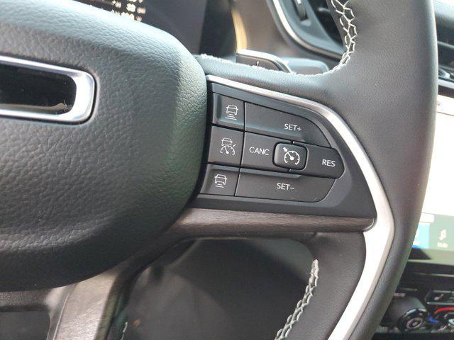 Photo of 2025 Diamond Black Crystal Pearlcoat Jeep Grand Cherokee