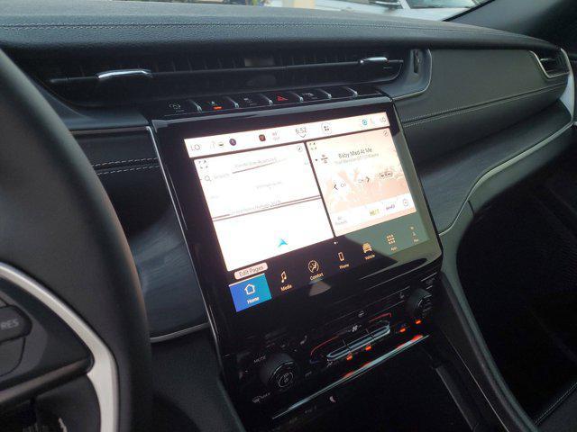 Photo of 2025 Diamond Black Crystal Pearlcoat Jeep Grand Cherokee