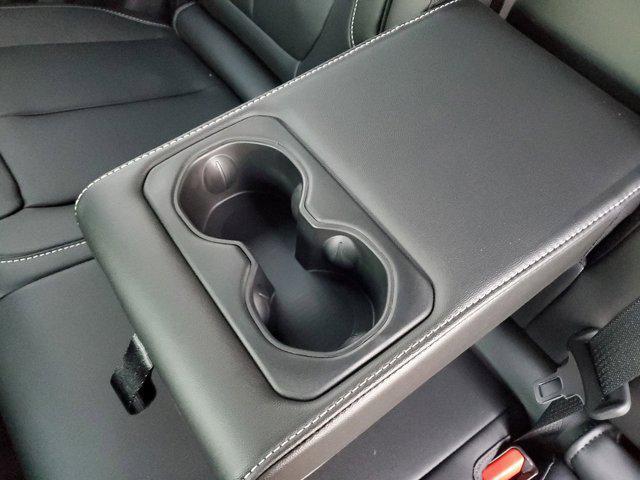 Photo of 2025 Diamond Black Crystal Pearlcoat Jeep Grand Cherokee